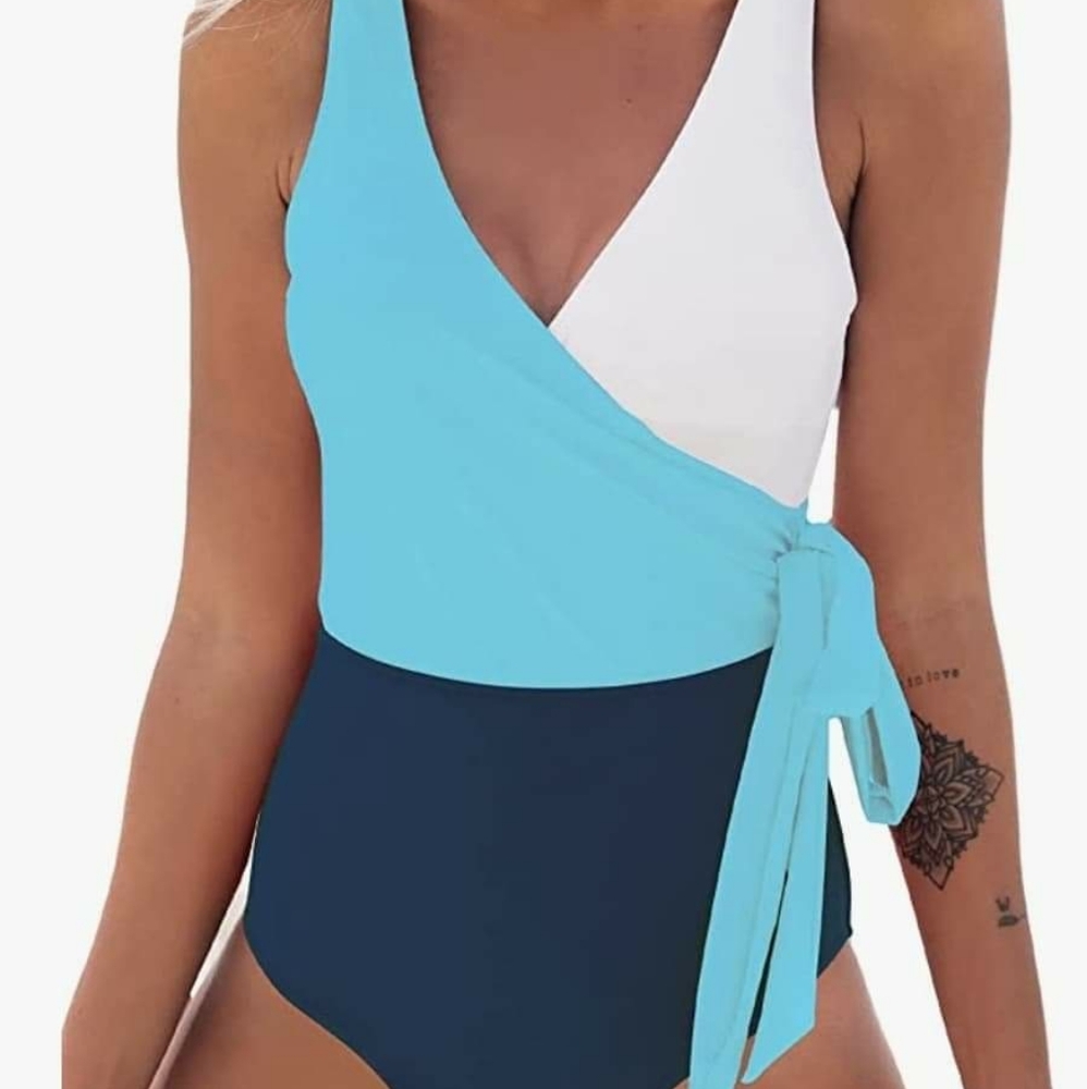 CUPSHE Women's One Piece Swimsuit Wrap Color Block Tie Side Bathing Suit Light